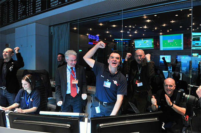 Rosetta-Wakes-Up-ESOC-625