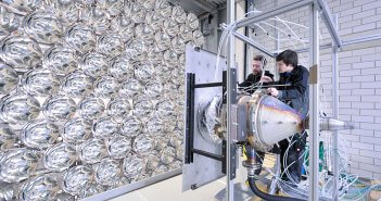 Synlight ชุดหลอดไฟฟ้าซีนอนที่สามารถทำความร้อนมากที่สุดในโลก synlight