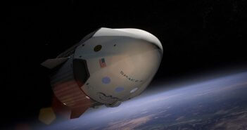 SpaceX เตรียมส่งยาน Dragon 2 พร้อมนักท่องเที่ยว 2 คนไปโคจรรอบดวงจันทร์ในปี 2018 spacex dragon 2