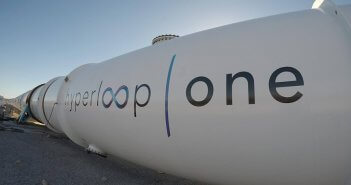 ธนาธร จึงรุ่งเรืองกิจเดินทางไปดูระบบขนส่ง Hyperloop ที่สหรัฐอเมริกา