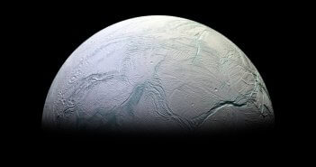 28 สิงหาคม ค.ศ. 1789 นักดาราศาสตร์ชาวอังกฤษค้นพบดวงจันทร์เอนเซลาดัส (Enceladus)