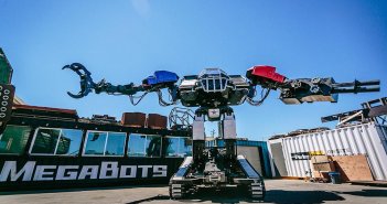 หุ่นยนต์ Megabots ปะทะหุ่นยนต์ Karutas การต่อสู้ของหุ่นยนต์ขนาดใหญ่ครั้งแรกของโลก