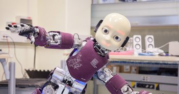 หุ่นยนต์ iCub ฮิวแมนนอยด์ร่างอวตารของมนุษย์ the-icub-humanoid-robot