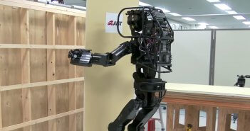 หุ่นยนต์ HRP-5P ฮิวแมนนอยด์นักก่อสร้างจากประเทศญี่ปุ่น japan-robot-hrp-5p-construction