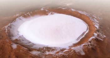 องค์การอวกาศยุโรปเปิดเผยภาพน้ำแข็งในหลุมอุกกาบาต Korolev บนดาวอังคาร