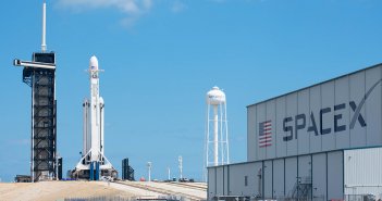 จรวด Falcon Heavy ประสบความสำเร็จในการส่งดาวเทียม Arabsat-6A ขึ้นสู่วงโคจร spacex-falcon-heavy-launches-arabsat-6a-success