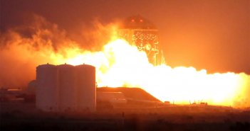 ยานต้นแบบ Starhopper ทดสอบเครื่องยนต์จรวดครั้งแรก
