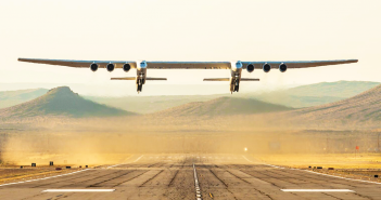 เครื่องบิน Stratolaunch เครื่องบินขนาดใหญ่ที่สุดในโลกขึ้นบินเป็นครั้งแรก