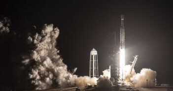 จรวด Falcon Heavy ประสบความสำเร็จส่งดาวเทียม 24 ดวง spacex-falcon-heavy-stp-2-mission