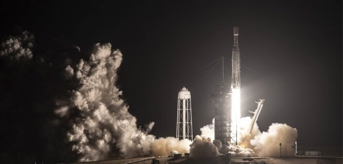 จรวด Falcon Heavy ประสบความสำเร็จส่งดาวเทียม 24 ดวง spacex-falcon-heavy-stp-2-mission