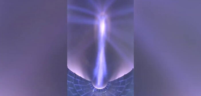 SpaceX เปิดเผยคลิปฝาครอบจรวดเดินทางกลับโลก Heavy