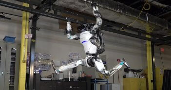 หุ่นยนต์ Atlas อัพเดทความสามารถใหม่ล่าสุดทำท่ากระโดดม้วนหน้า atlas-boston-dynamic-update-parkour